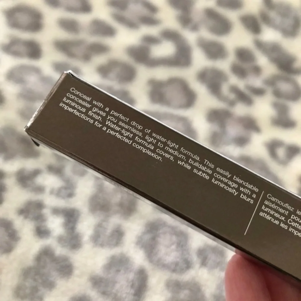 NEW Becca Aqua Luminous Concealer Deep‎ Bronze